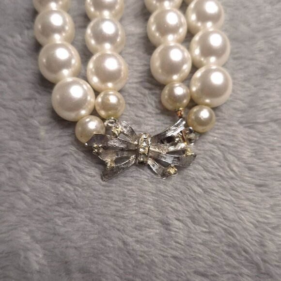 Vintage Faux Pearl Rhinestone Double-Strand Necklace Bow Clasp Imperfect - Picture 5 of 6